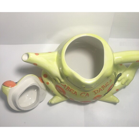 Whimsical Abra Ca Dabra Hand painted Ceramic Frog/Toad Teapot - Picture 4 of 8